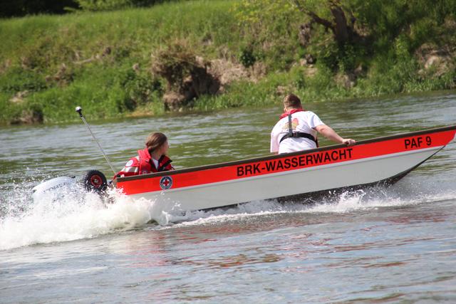 Besatzung des Einsatzbootes bei einer Übung auf der Donau. | Foto: Wasserwacht