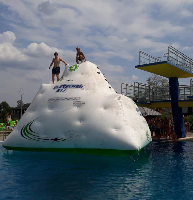Ein Eisberg im Freibad