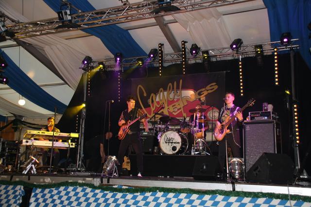 Die Cagey Strings sorgten am Landkreis-Vereinsabend für Unterhaltung zwischen den Spielen.