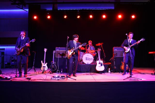Die ReBeatles gaben ein tolles Konzert in der neuen Veranstaltungshalle.