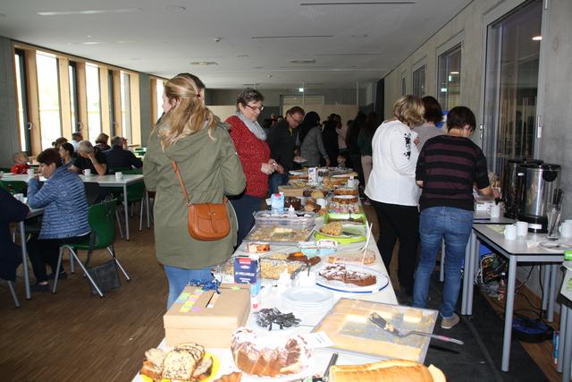Der Elternbeirat sorgte für Kaffee und eine große Kuchenauswahl.