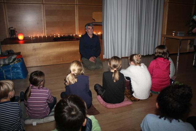 Shemsi Haziri erzählte eine albanische Ballade vom Kuckuck.