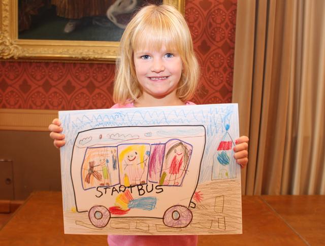 Lisa Sedlmeier mit ihrem Bild