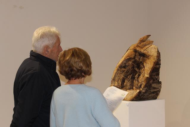 Mit der Motorsäge geschnitzte Krippe aus Walnuss von Paul Fottner