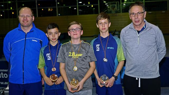v.l.: Jugendleiter Christian Bolzer, Benedikt Steininger (3.), Andreas Grimmer (1.), Botond Bozola (2.), Abteilungsleiter Heinz Wohlers