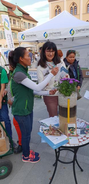 Wie beraten Sie gern - an den Infoständen der Stadtwerke, telefonisch oder Vor-Ort in ihrem eigenen Garten.