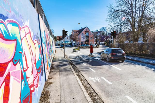 So soll es aussehen: Im städtischen Verkehrskonzept sind an der Hohenwarter Straße u.a. zwei Fußgängerampeln in Höhe der Quellengasse und der Äußeren Quellengasse geplant.
