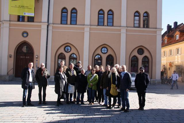 Gruppenbild vor dem Rathaus mit der Rother Delegation