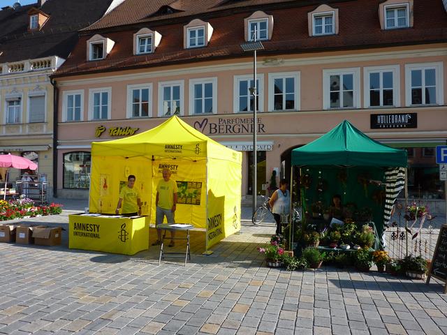 Infostand von amnesty international