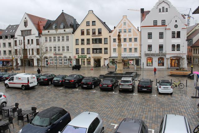 Noch wird am Marienbrunnen geparkt.