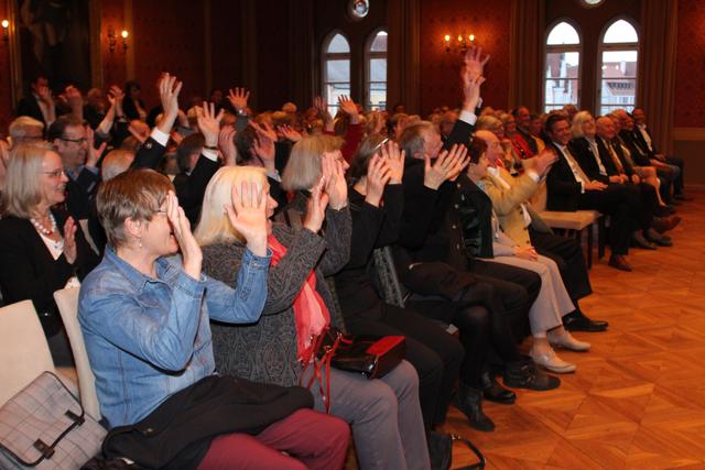 Das Publikum hatte viel Spaß am Festvortrag von Johannes Warth.