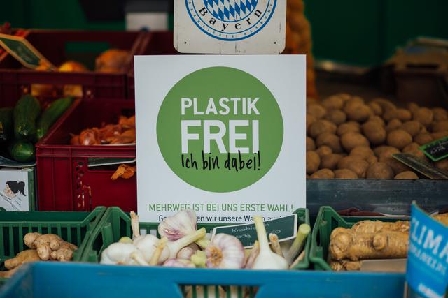 Die Kampagne „Plastikfrei – ich bin dabei“ hat das Ziel, den übermäßigen Verbrauch von Plastik – vor allem von Plastikverpackungen – zu reduzieren. | Foto: Lukas Sammetinger