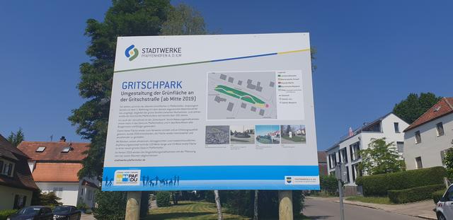 Das Schild am Gritschpark steht bereits. Ab 08. Juli sollen die Arbeiten beginnen.