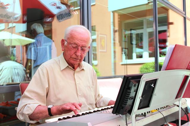 Schorsch Winklmair am Keyboard