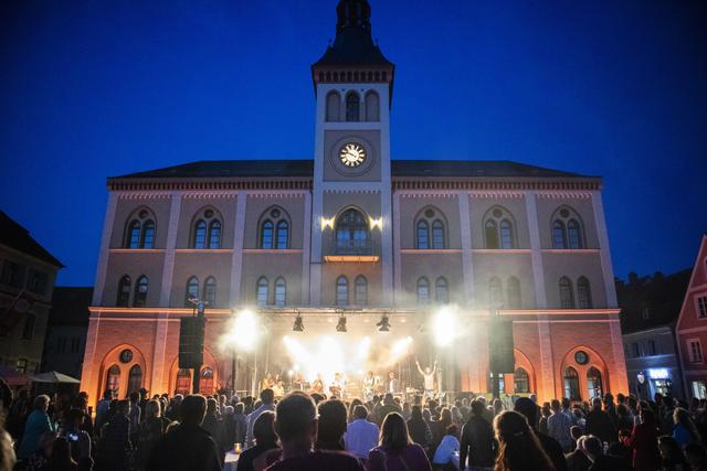 Sommer-Open-Air mit Pam Pam Ida