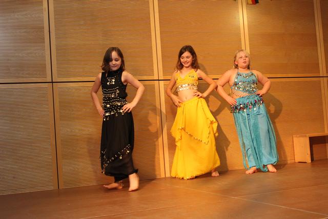 Jugendliche Tänzerinnen des Tanzstudios Scherg