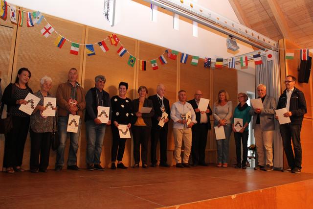 Die Gründungsmitglieder des IKVP erhielten Dankurkunden.