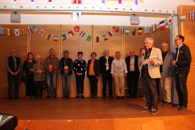 Die Gründungsmitglieder des IKVP erhielten Dankurkunden.