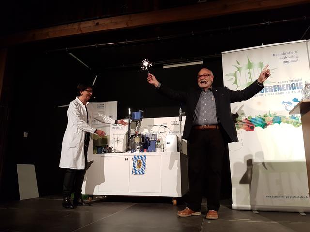 Dr. Helmuth Muthig präsentiert Energie-Innovationen