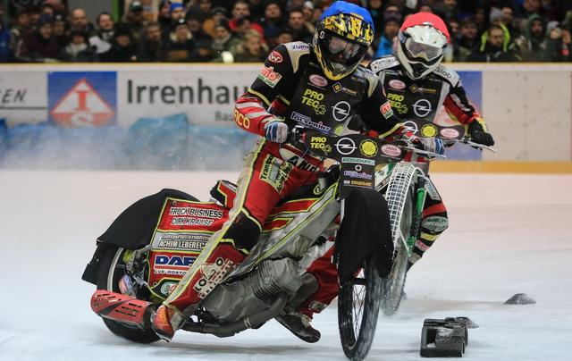Typischer Speedway-Fahrstil: Kaum ein Unterschied zu Rennen auf Sand erkennbar! | Foto: Niklas Breu