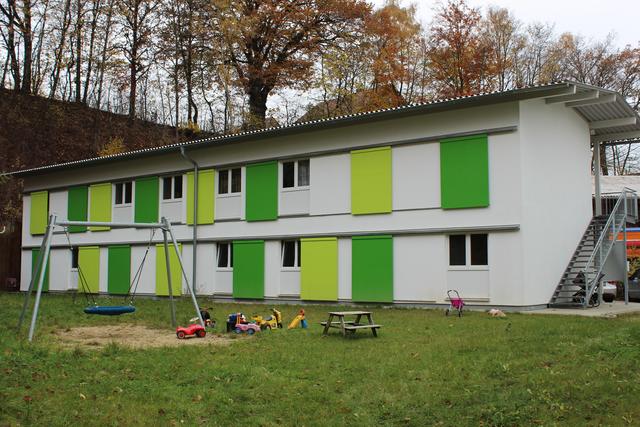 Zwei neue Obdachosenunterkünfte hat die Stadt Pfaffenhofen Anfang 2017 neben dem bisherigen Obdachlosenheim errichtet. Hier leben aktuell 33 Personen, darunter auch drei Familien mit Kindern.