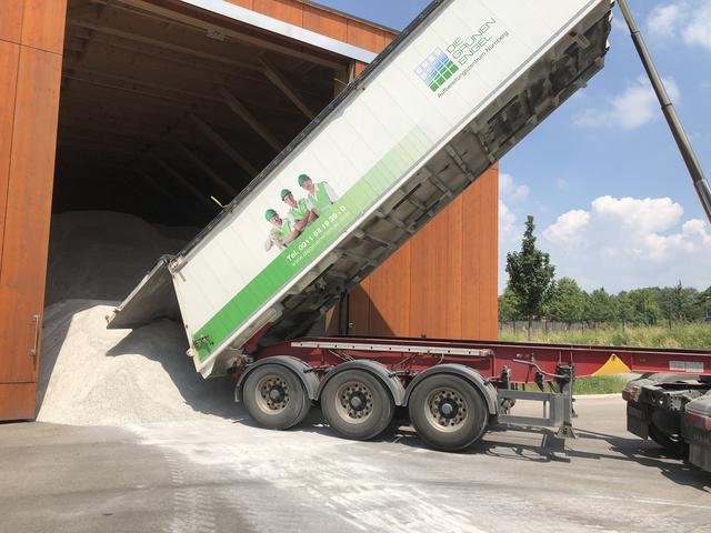 Bereits bei strahlendem Sonnenschein wurde die Salzhalle gefüllt – zu günstigen Sommerpreisen