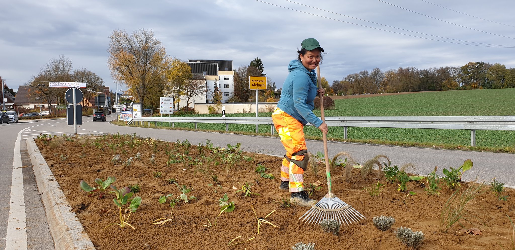 Pfaffenhofens Bepflanzungskonzept lässt Kreisel in Aichach erblühen