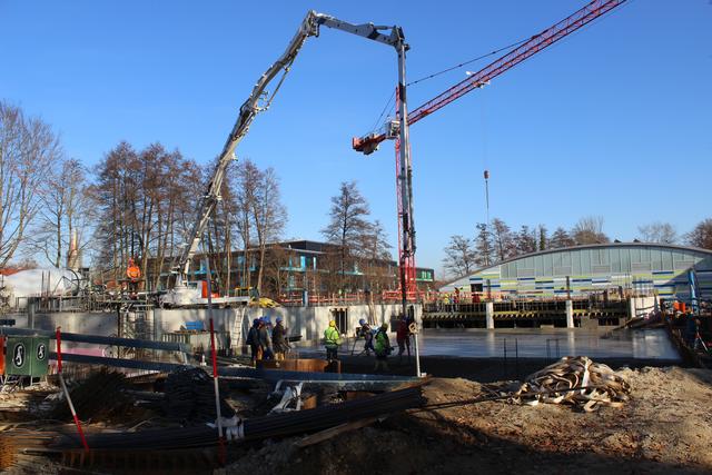 Großbaustelle Hallenbad: Seit dem Spatenstich im Mai geht der Neubau zügig voran.