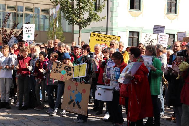 Klimademo auf dem Hauptplatz: Seit dem Herbst gibt es in Pfaffenhofen auch eine Ortsgruppe von Fridays for Future.