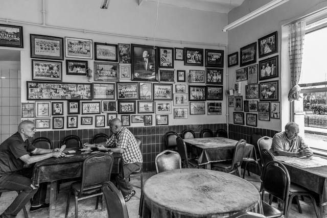 "Cafe" von Ünal Cörtük | Foto: Ünal Cörtük