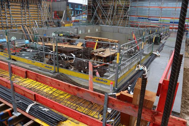 Das künftige Schwimmerbecken im Rohbau