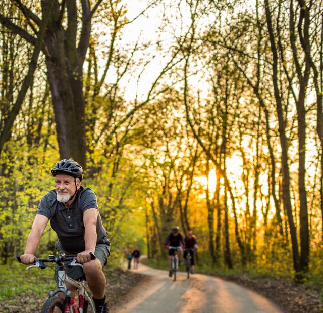 Das Seniorenbüro startet wieder mit Freiluftangeboten wie Fahrradtouren, die einmal im Monat angeboten werden. | Foto: l i g h t p o e t/Shutterstock.com