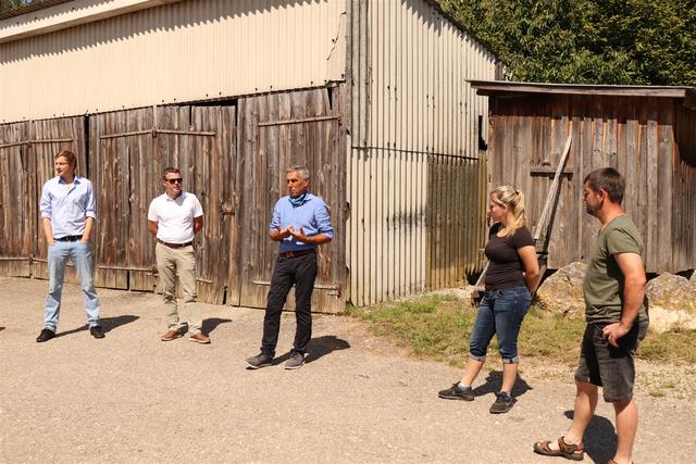 v.l. Dr. Peter Stapel, Nachhaltigkeitsmanager Stadt Pfaffenhofen, Thomas Herker, Bürgermeister Stadt Pfaffenhofen, Josef Amberger, Projektleiter Bodenallianz, Stephanie Schrödl, Schaibmaierhof, Anton Schrödl, Schaibmaierhof