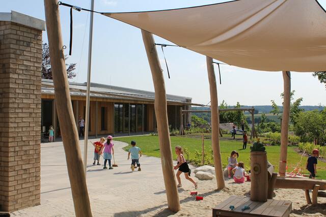 Seit März 2019 ist die Kita St. Andreas in Betrieb. Die Kinder können sich auf dem großen Grundstück so richtig austoben.