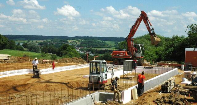 Anno 2010, Licht ist in Sicht: Die künftige Heimstatt oben an der Weiberrast lässt hoffen auf bessere Zeiten. mit Licht, frischer Luft und viel Sonne.  | Foto: Pfaffenhofener Kurier
