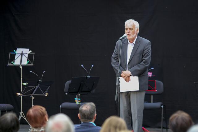 Pfaffenhofens Kulturreferent Reinhard Haiplik bei der Eröffnung des Kultursommers | Foto: Florian Schaipp