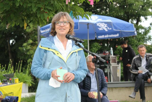 Agnes Bergmeister erläuterte die Aktivitäten des Bund Naturschutz.