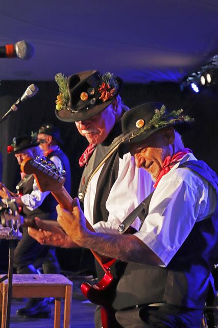 Fast ein Heimspiel hatten die Jetzendorfer Hinterhofmusikanten | Foto: Maria Cabras