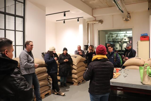 Besuch in der Kaffeerösterei | Foto: Jan Krabbe