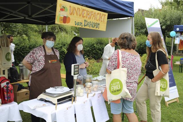„Auf geht’s, Welt retten!“ – Über 1.000 Pfaffenhofenerinnen und Pfaffenhofener waren dem Motto des diesjährigen Klimaschutz- und Nachhaltigkeitstags gefolgt und am 
25. Juli in den Bürgerpark gekommen. 