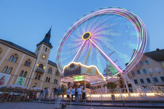 Vom 38 Meter hohen Riesenrad aus konnten Groß und Klein von Mitte August bis Mitte September eine ganz besondere Aussicht über die Stadt genießen. | Foto: Florian Schaipp