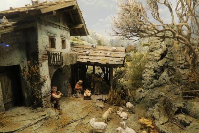 Alpenländische Kastenkrippe von Ulrike Jais