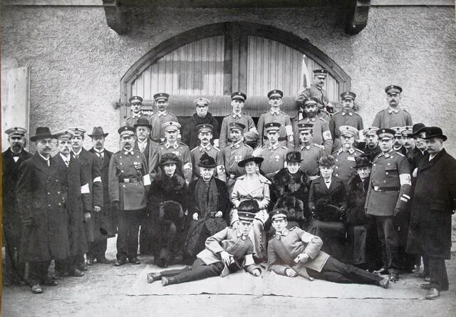 Angehörige des Roten Kreuzes Pfaffenhofen (ca. 1919)  | Foto: Andreas Sauer