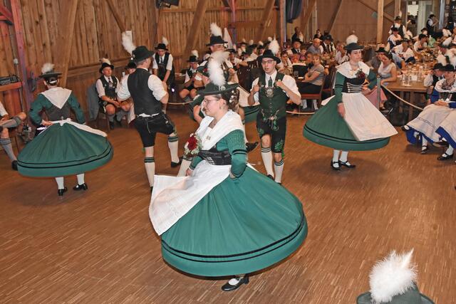 Die Proben des Trachtenvereins Ilmtaler konnten im März endlich wieder starten. | Foto: Johannes Felbermeir