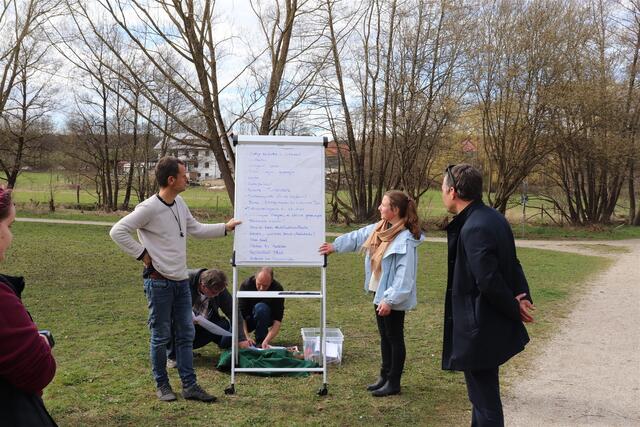 pielplatzplaner Robert Schmidt-Ruiu sammelte die Anregungen und wird zusammen mit den Stadtplanern und dem Team Stadtgrün den Abenteuerspielplatz planen.
