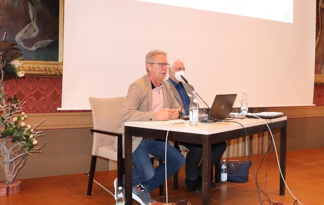 Zweiter Bürgermeister Roland Dörfler eröffnet die PAFundDU Bürgerwerkstatt für mehr Artenvielfalt im Festsaals des Rathauses