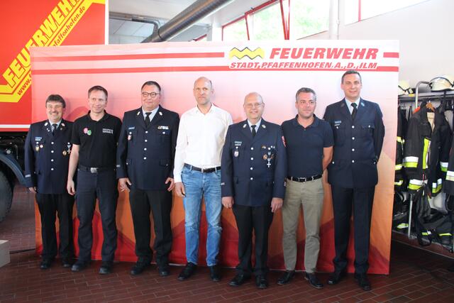 Neue Kommandantur mit Gratulanten