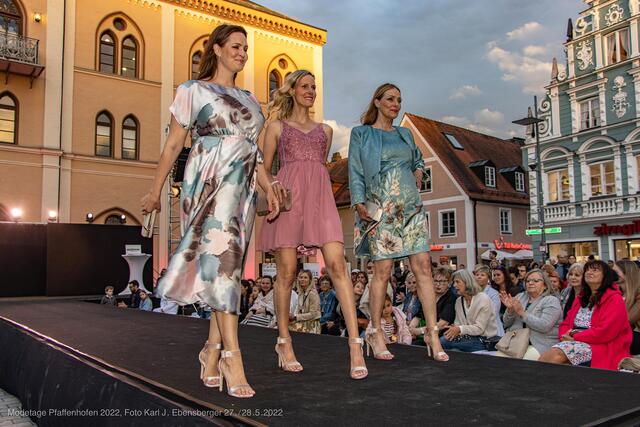 Modetage Ende Mai auf dem Hauptplatz in Pfaffenhofen | Foto: Karl Ebensberger