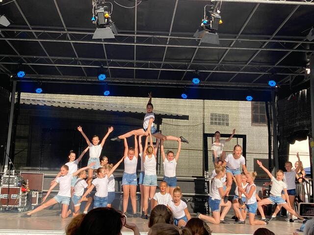 Die Mini Shadows gaben bei der langen Nacht der Kunst und Musik ihr Bühnen-Debüt. | Foto: STG Shadow Dancer