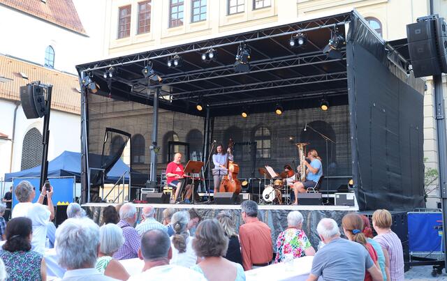 Das Publikum war sofort begeistert von Andreas Martin Hofmeir und seiner Band. 
